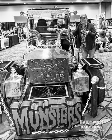 Butch Patrick with HDN's Matt Artz (photo by Halloween Daily News)