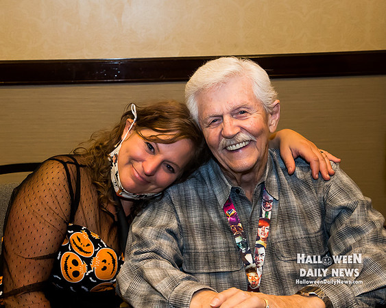 Dick Warlock with HDN's Sue Artz (photo by Halloween Daily News)